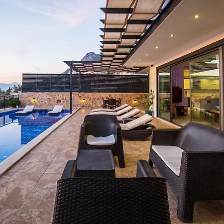 3 Bedroom Seaview Villa *