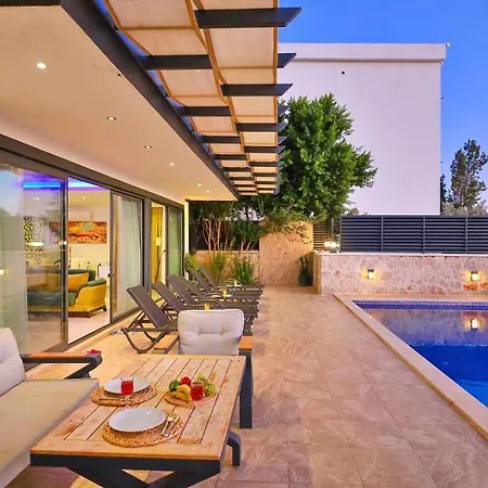 3 Bedroom Seaview カルカン