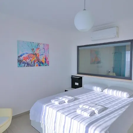 3 Bedroom Seaview *
