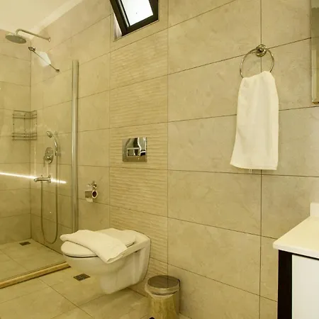 3 Bedroom Seaview קלקן