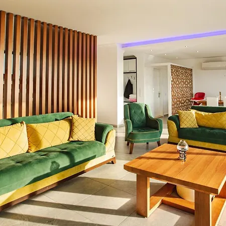 3 Bedroom Seaview קלקן