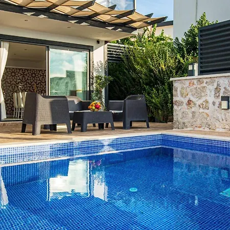 3 Bedroom Seaview קלקן
