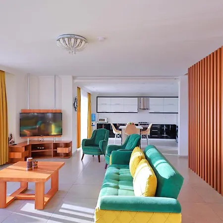 فيلة 3 Bedroom Seaview كالكان